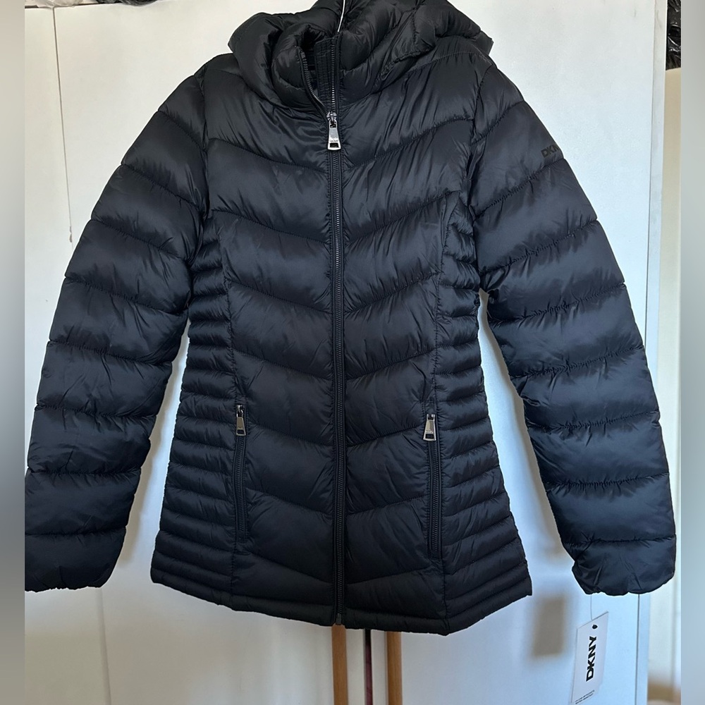 NWT DKNY Women’s Black Quilted Puffer Coat Hood
Size S